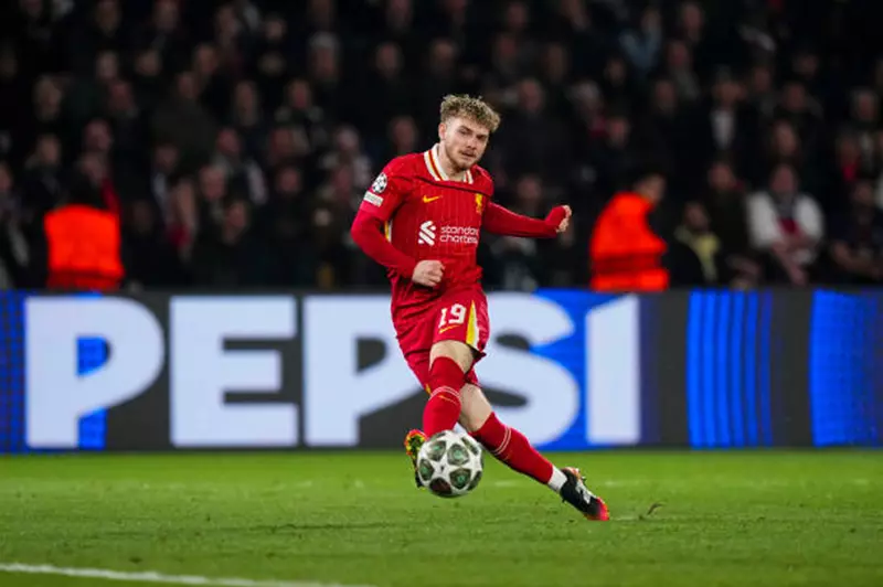 هارفي إليوت يكشف طموحاته: 'أسعى لتحقيق مسيرتي بعيداً عن دكة البدلاء' في سياق مستقبله مع ليفربول