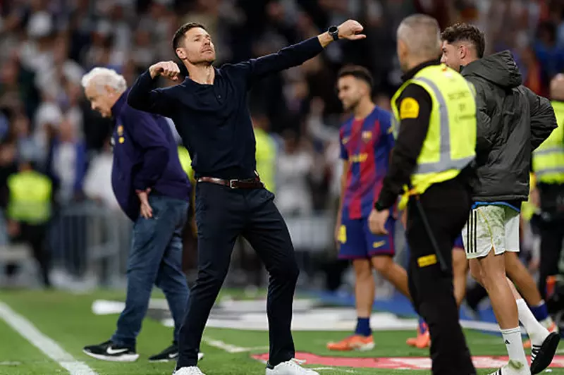 ألونسو يكشف موقفه من معاقبة فينيسيوس بعد أزمة الكلاسيكو