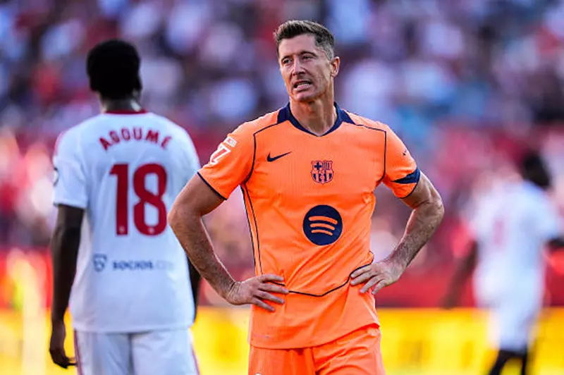 ميرور: مالك مانشستر يونايتد يوقف التعاقد مع ليفاندوفسكي